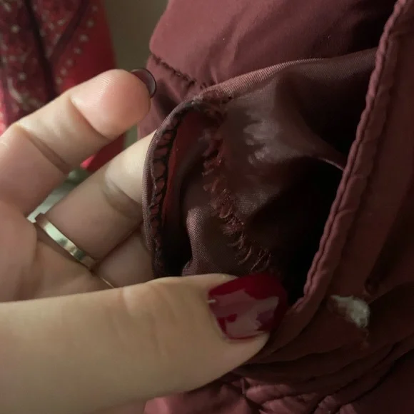 Weatherproof burgundy puffer vest ⭐️ - Picture 6 of 10